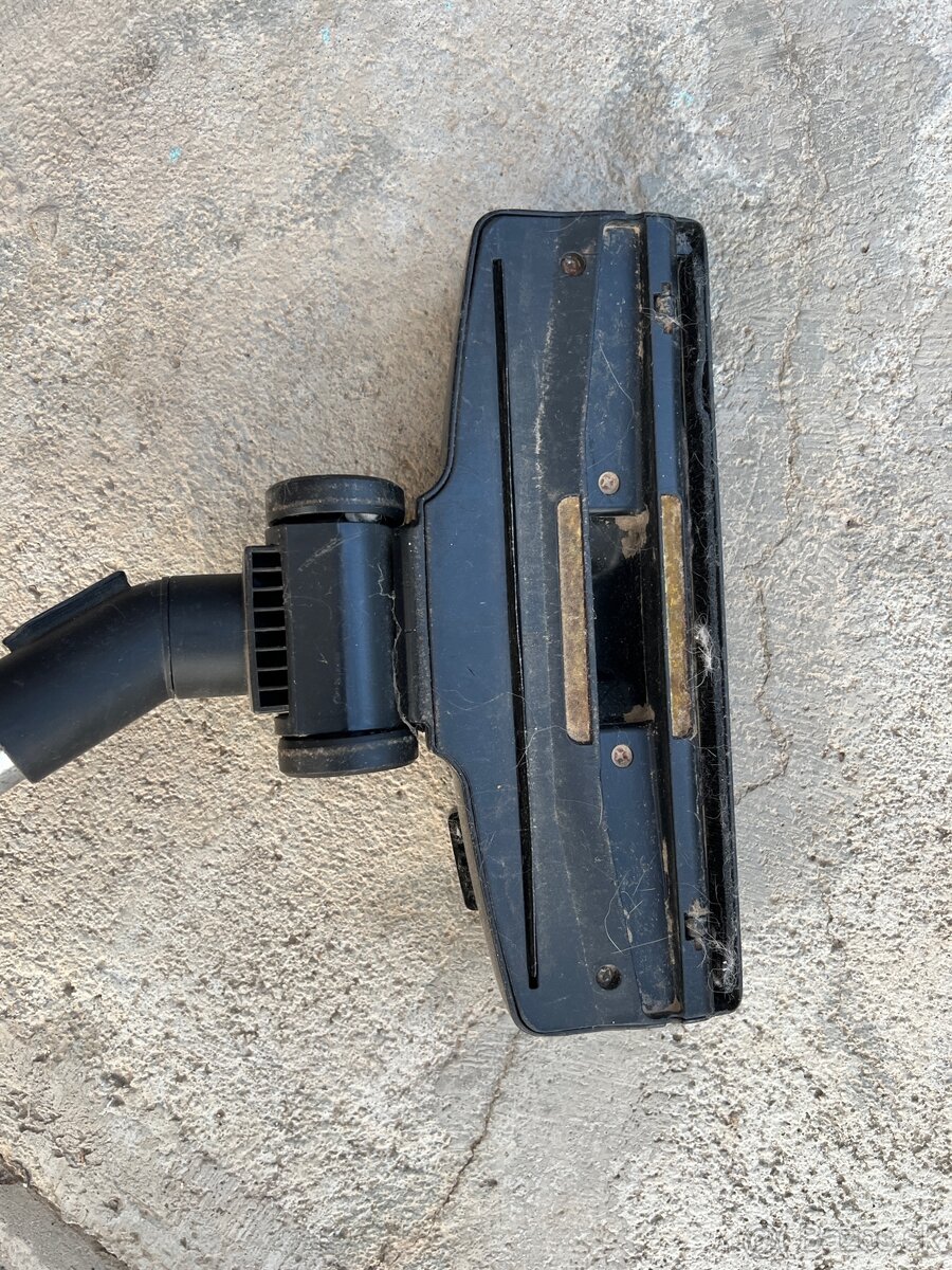 Vysávač – funkčný, lacno - 4