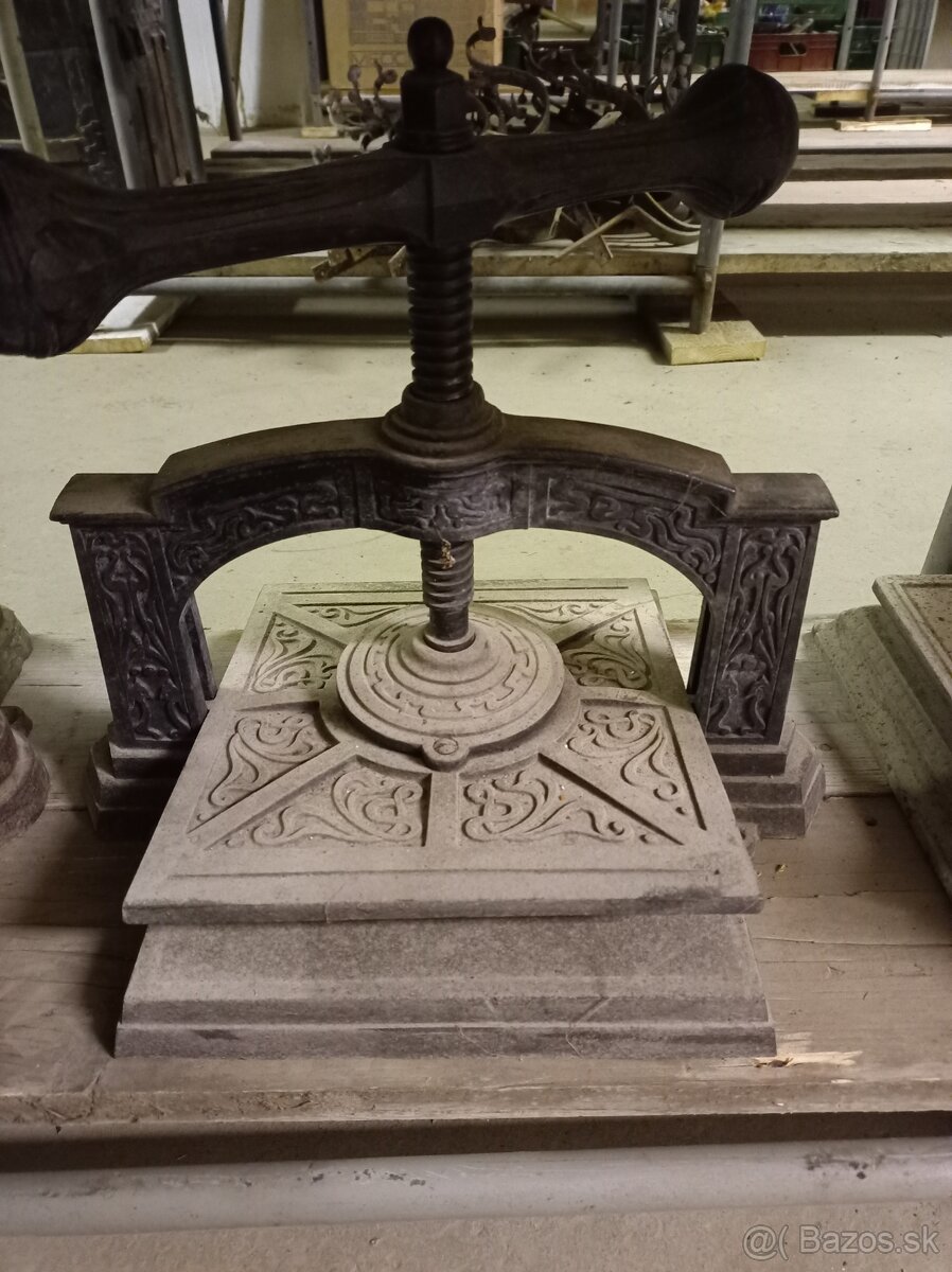 Starý liatinový lis na knihy - 4