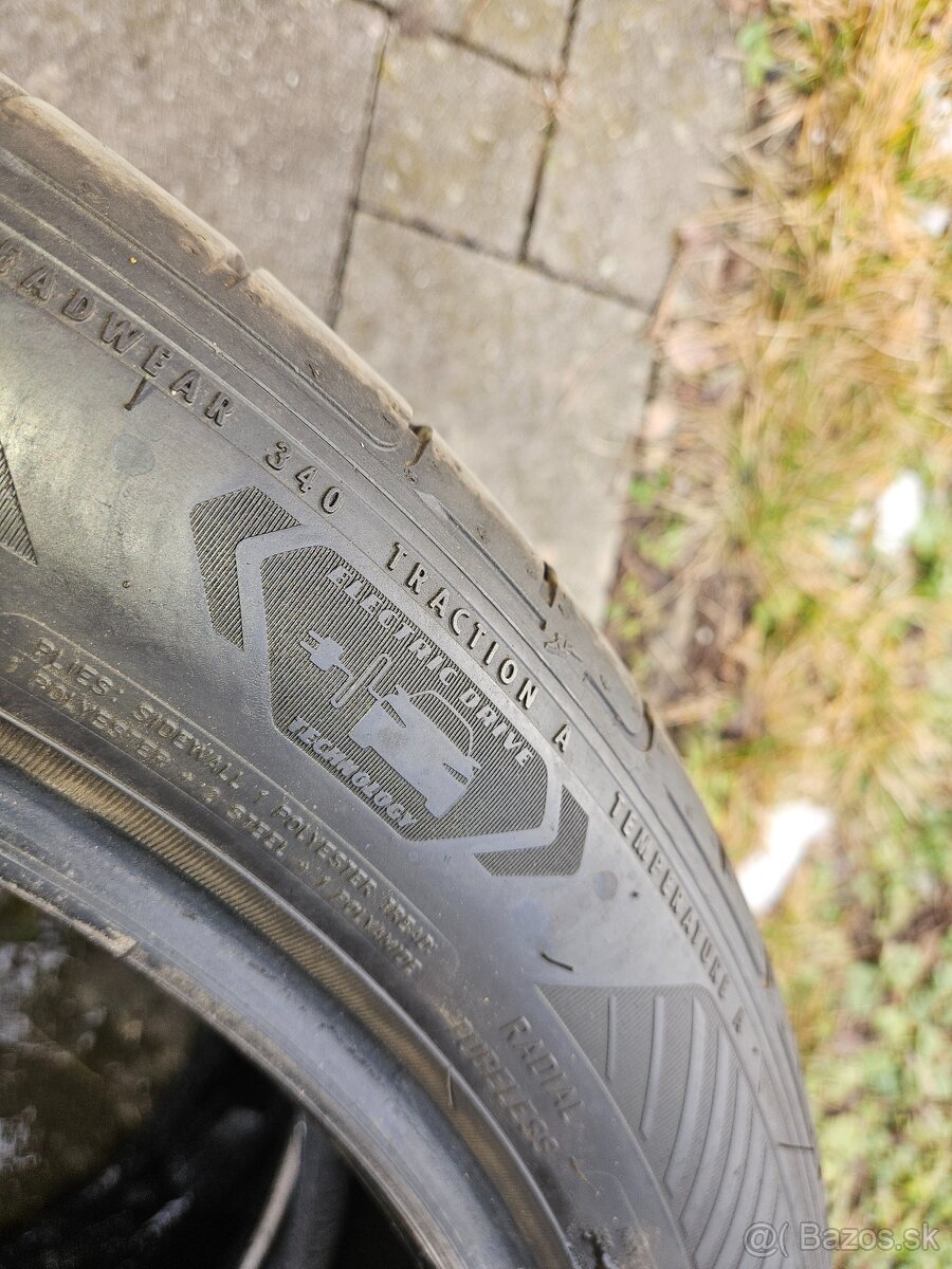 Goodyear sealTech 215/50 R19 - 4