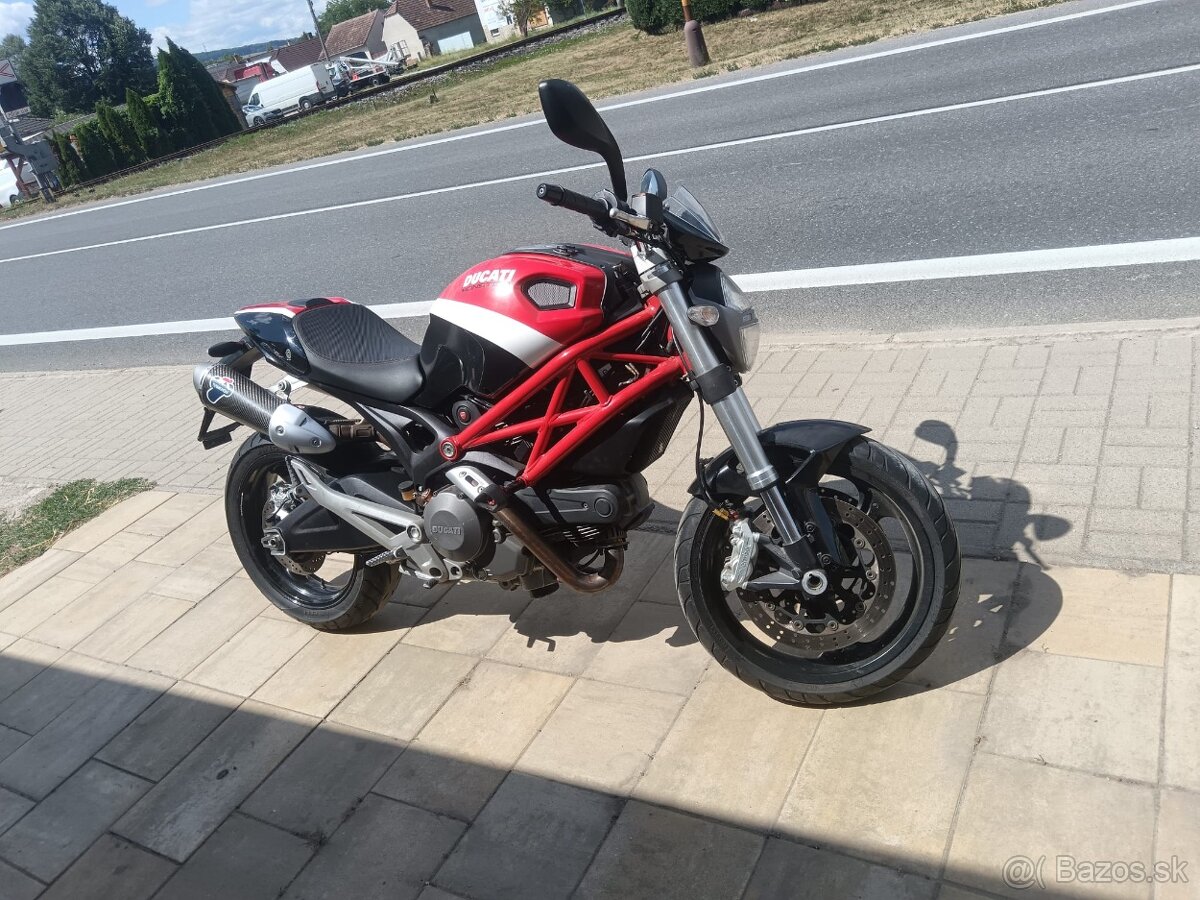 Ducati Monster 696 - 4