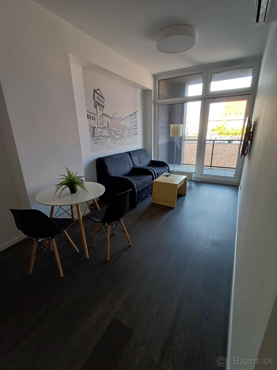 Ponúka na predaj 2 izb. apartmán, ul. Zilinska, Bratislava I - 4
