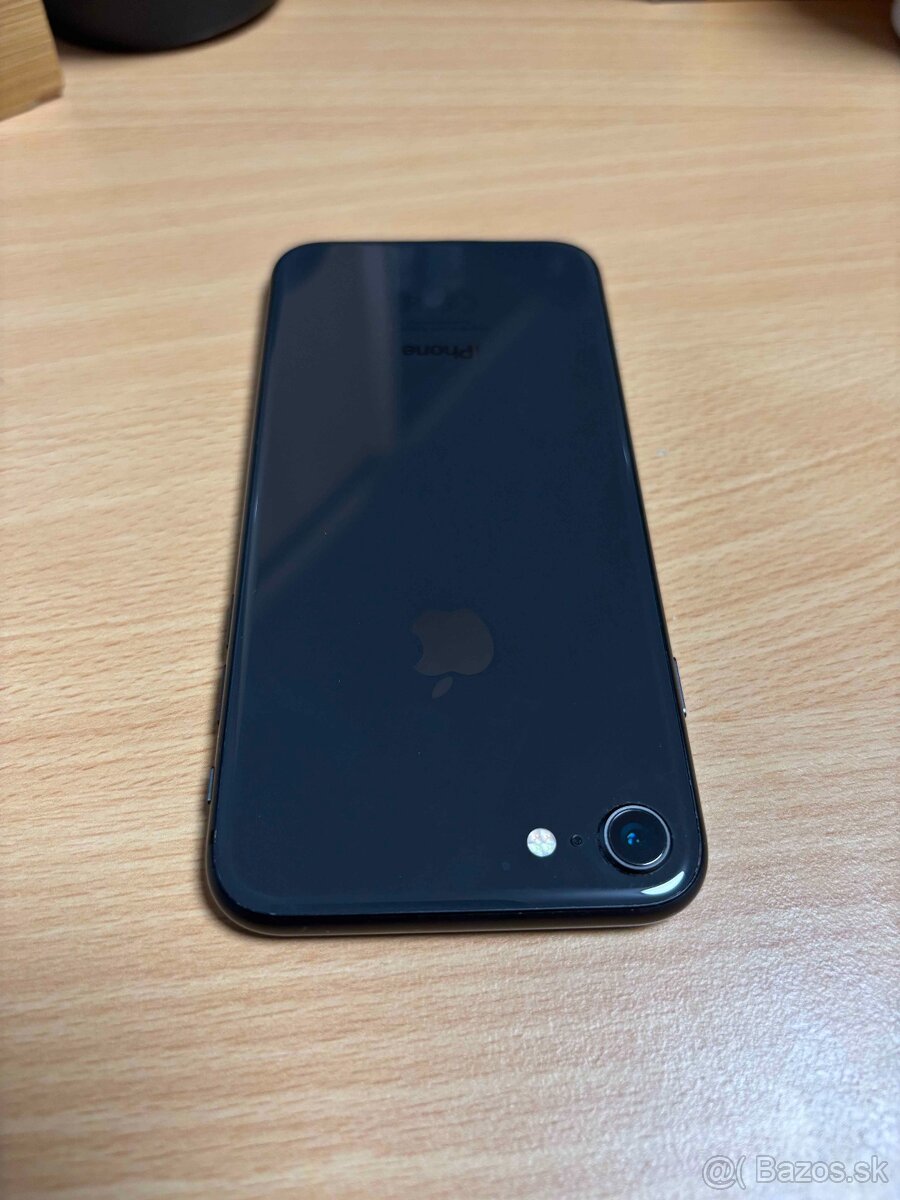 Apple iPhone 8 - 256GB - 85% kapacita batérie - 4