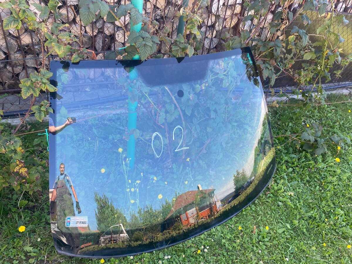 Predám čelné sklá do leon1, golf 5 passat B6, škoda octavia2 - 4