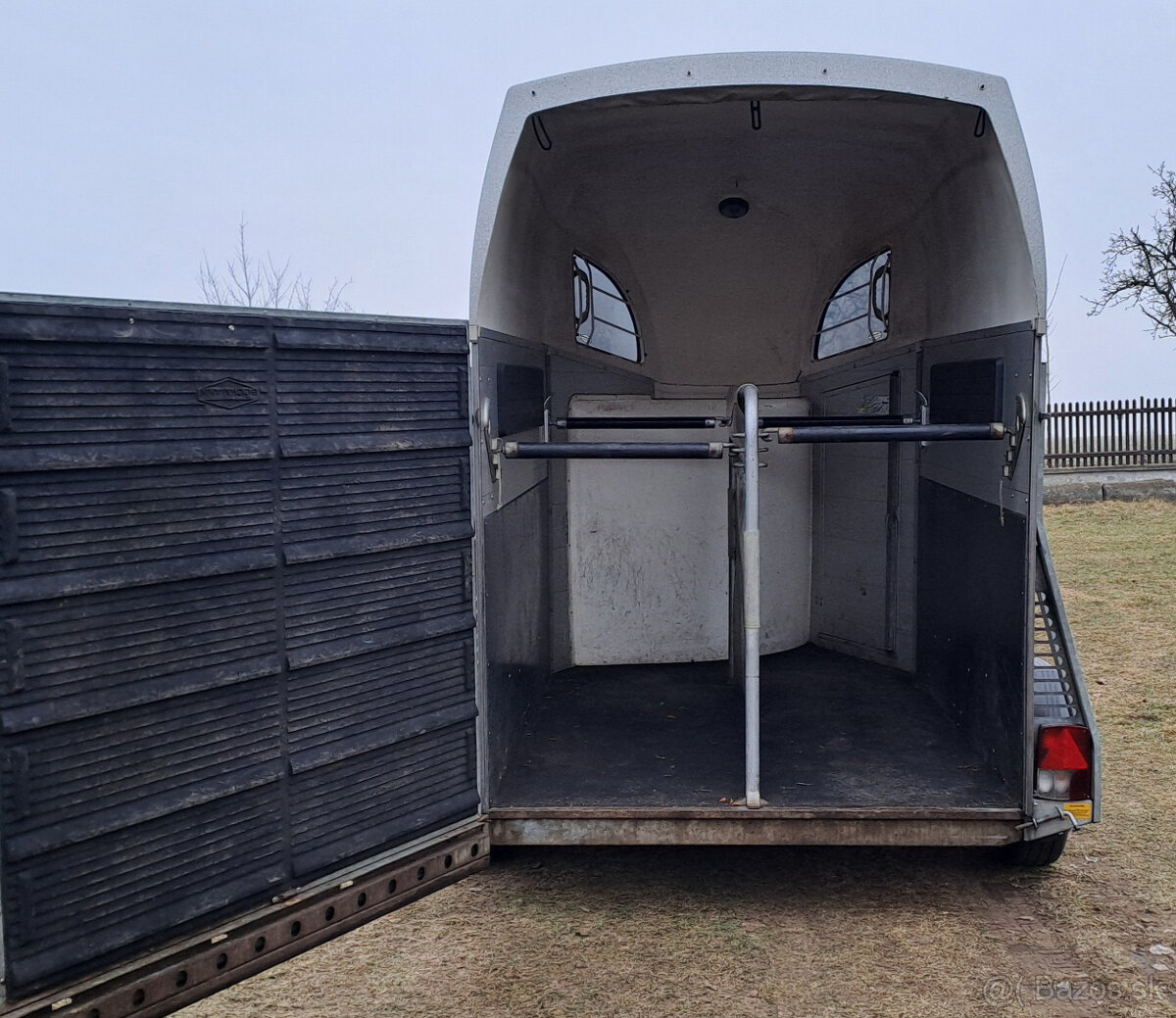 Prodám celohliníkový přívěs - přepravník na 2 koně Böckmann - 4