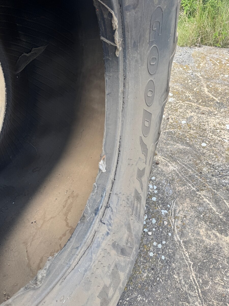 Predam gumy 900/60 r32 - 4