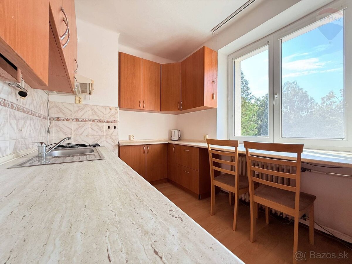 REZERVOVANÝ 2 izbový byt v centre mesta Humenné. - 4