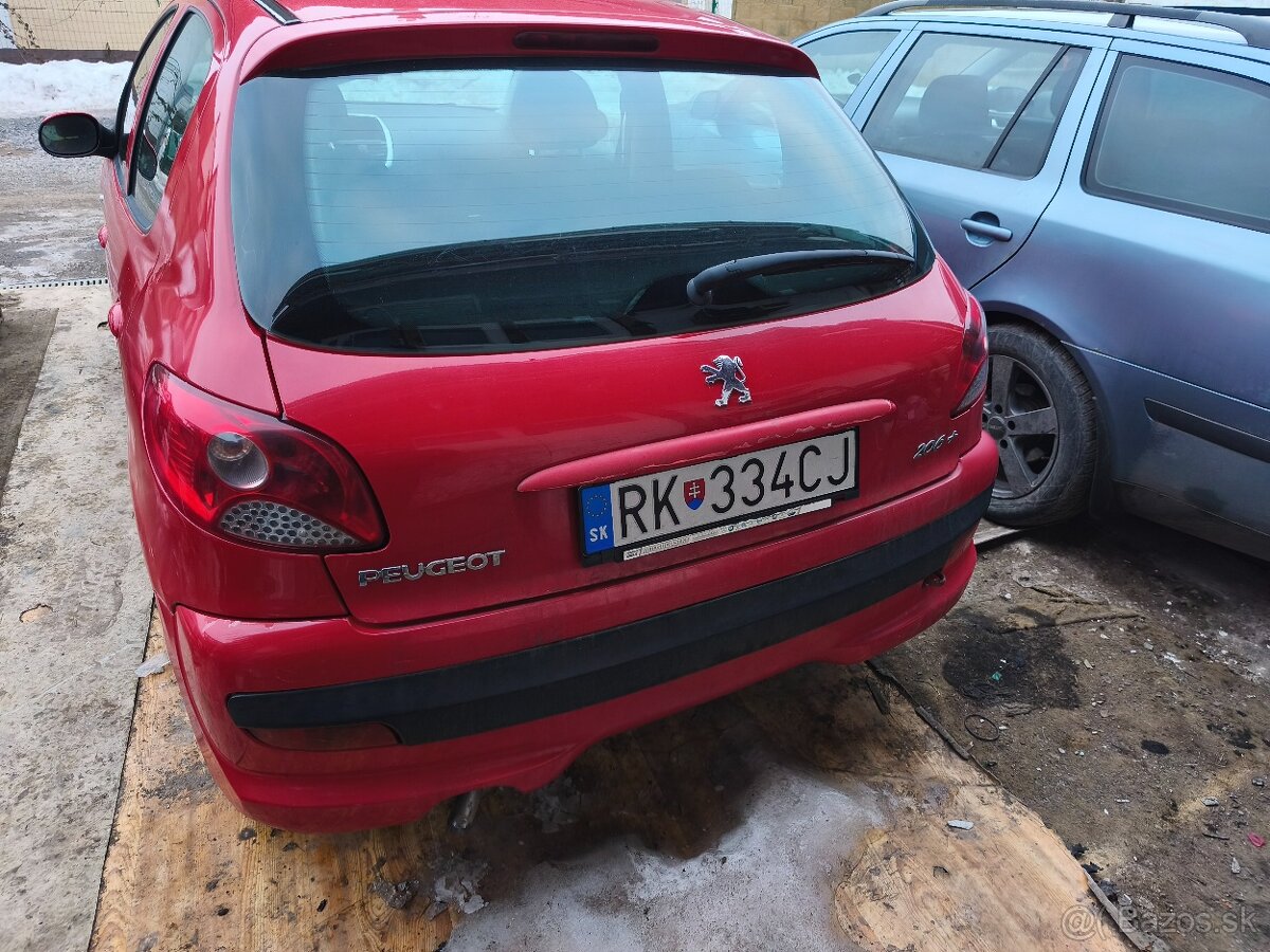 Peugeot 207 1.4 benzín - 4