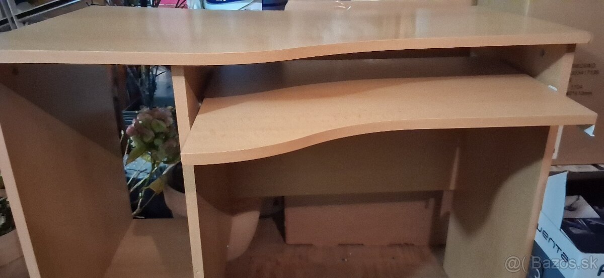 Počítačovy stolík - 4