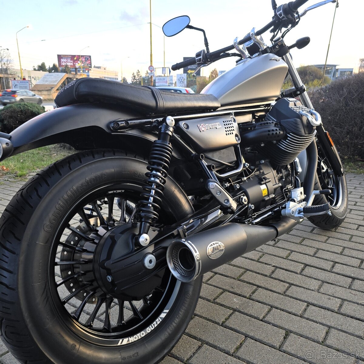 Moto Guzzi V9 Bobber - 4
