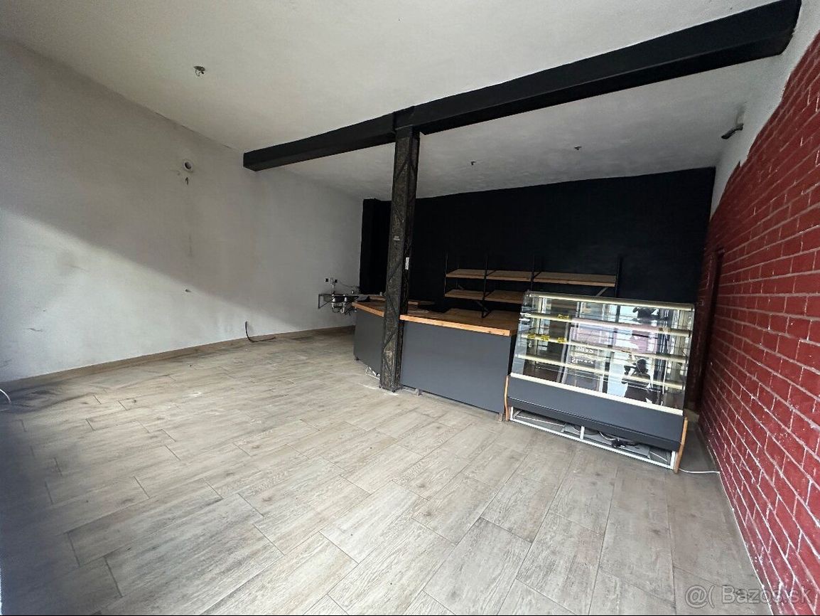 Na predaj komerčná budova v Gelnici - 4