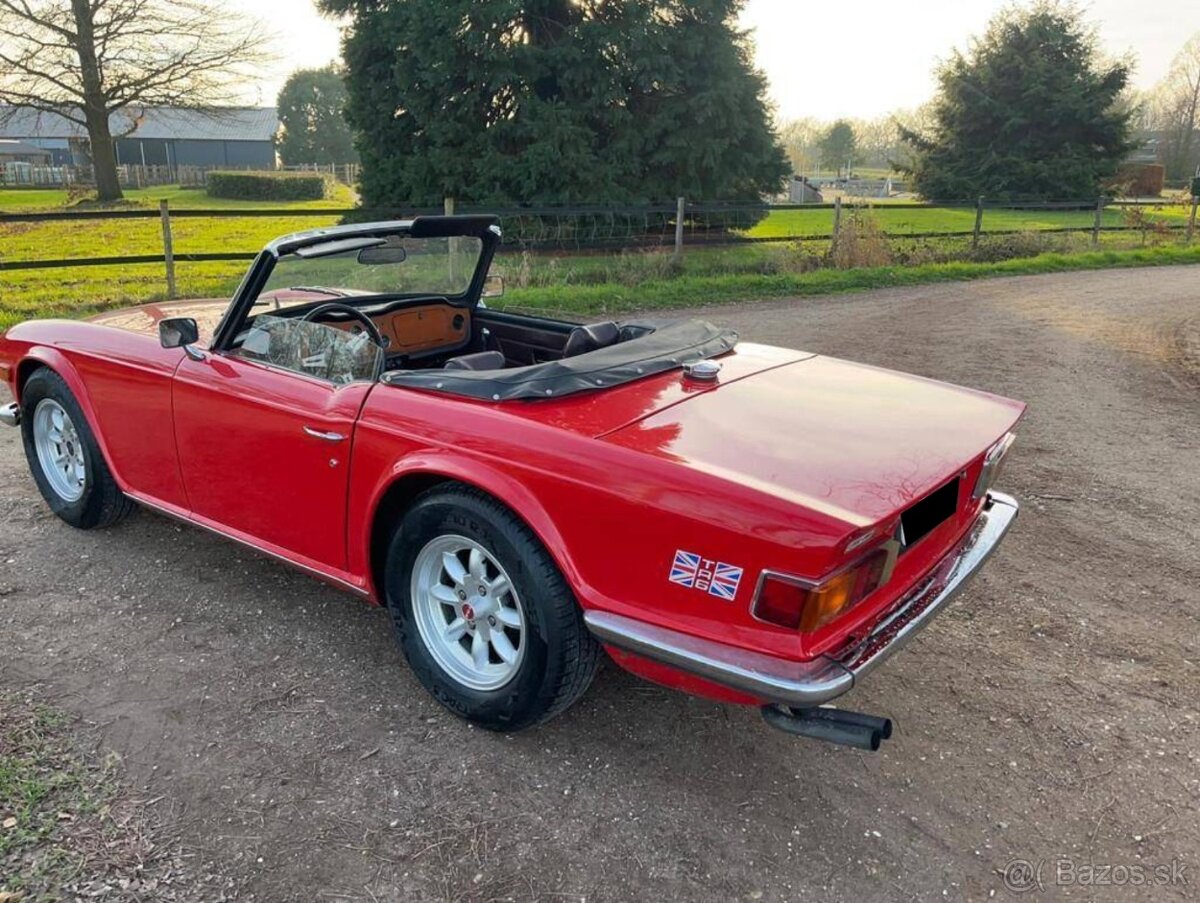Triumph TR6 Soft Top z roku 1975 - 4
