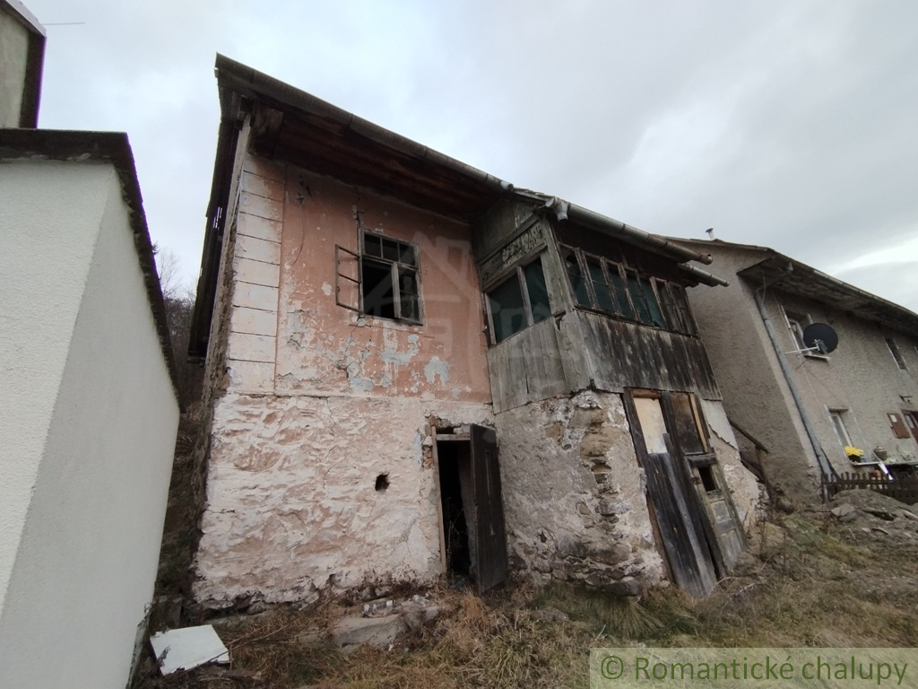 Rozľahlý pozemok so starším domom v Hornej Štubni (2714 m² - 4