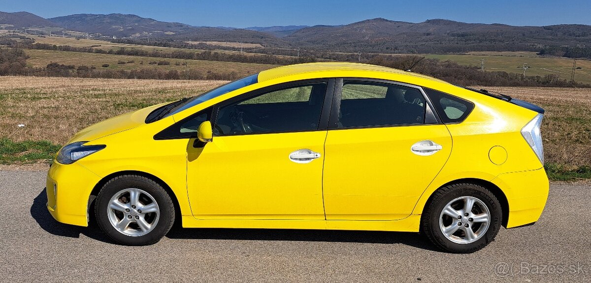 Predám Toyota Prius 1.8 Hybrid 2012 - 4