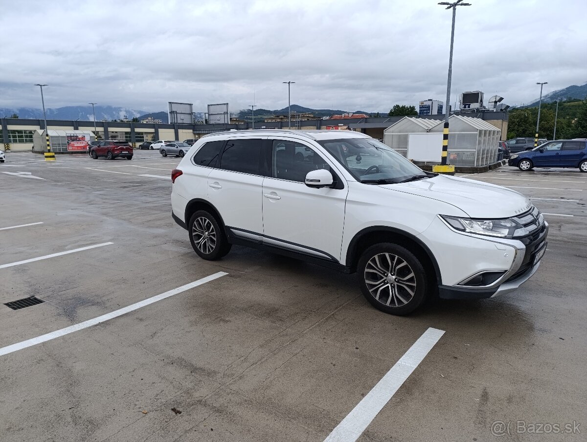 Mitsubishi Outlander INSTYLE 7-miestne
