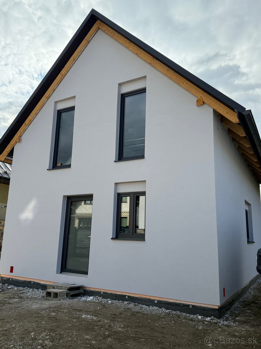 2 - podlažný rodinný dom s neopakovateľným výhľadom na hrad - 4