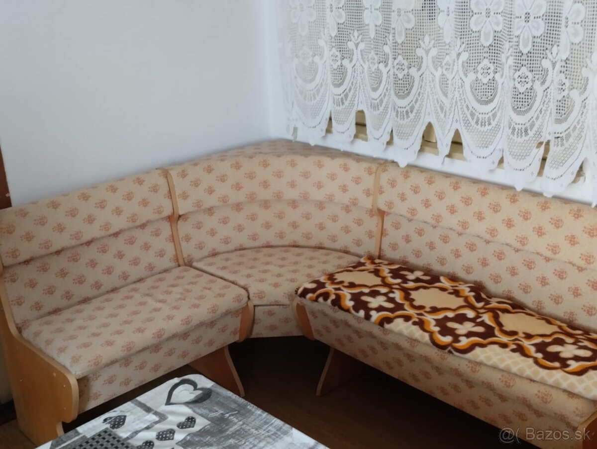 Kuchynská linka, rohová lavica so stolom a stoličkami - 4