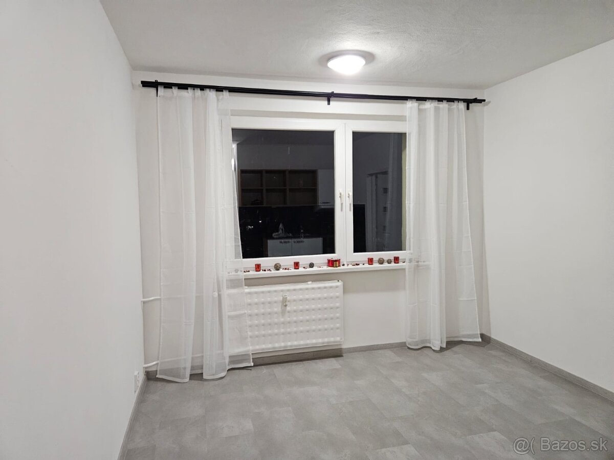 1-IZBOVY NOVO ZREKONSTRUOVANY BYT V ZILINE NA PRENAJOM - 4
