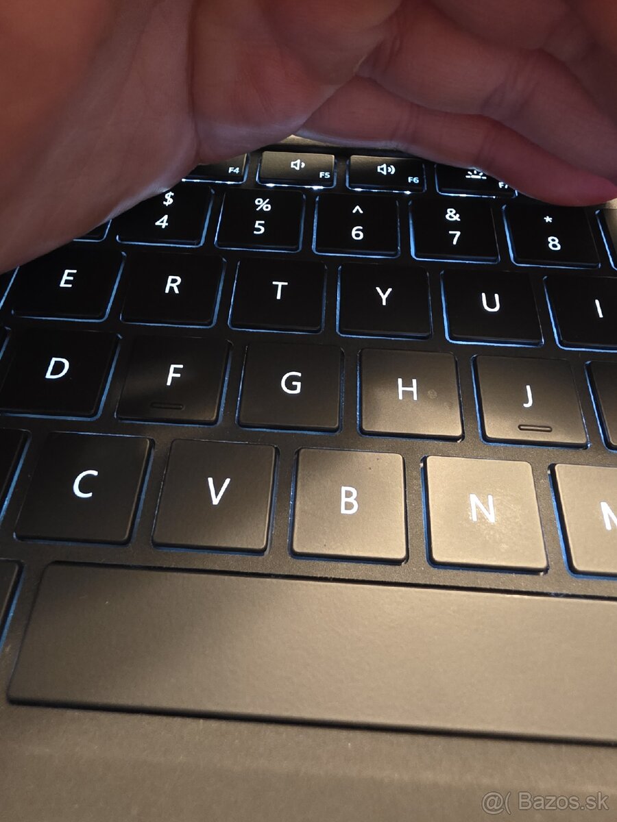 MICROSOFT Surface Pro (5th Gen) - 4