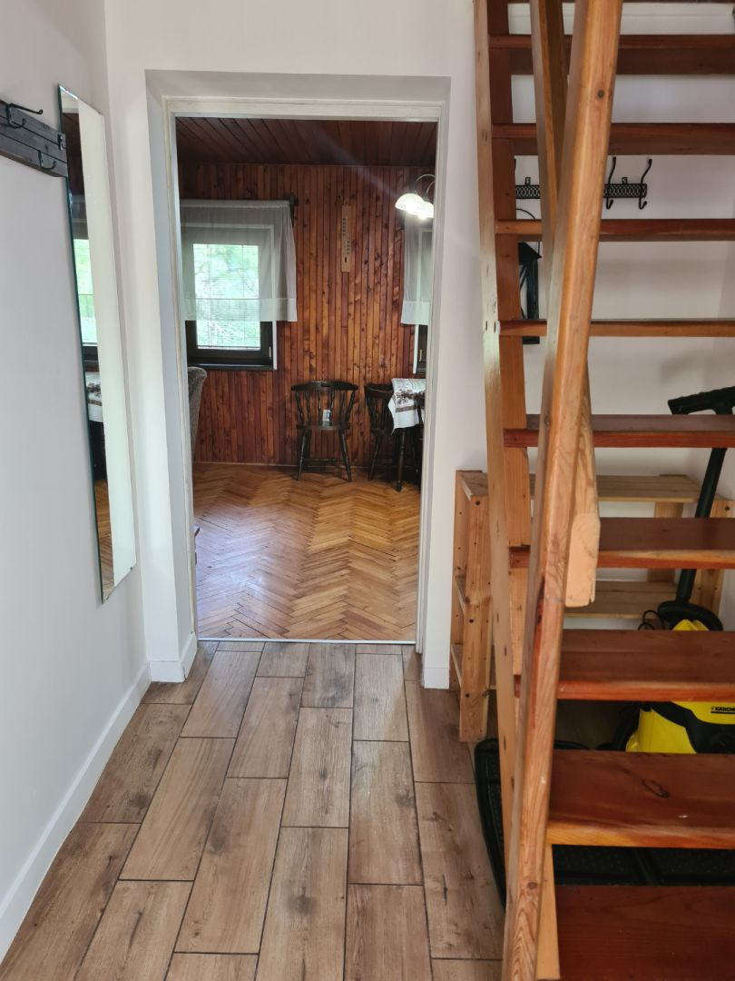 Zaujímavá pekná priestranná murovaná chata v prírode - 4