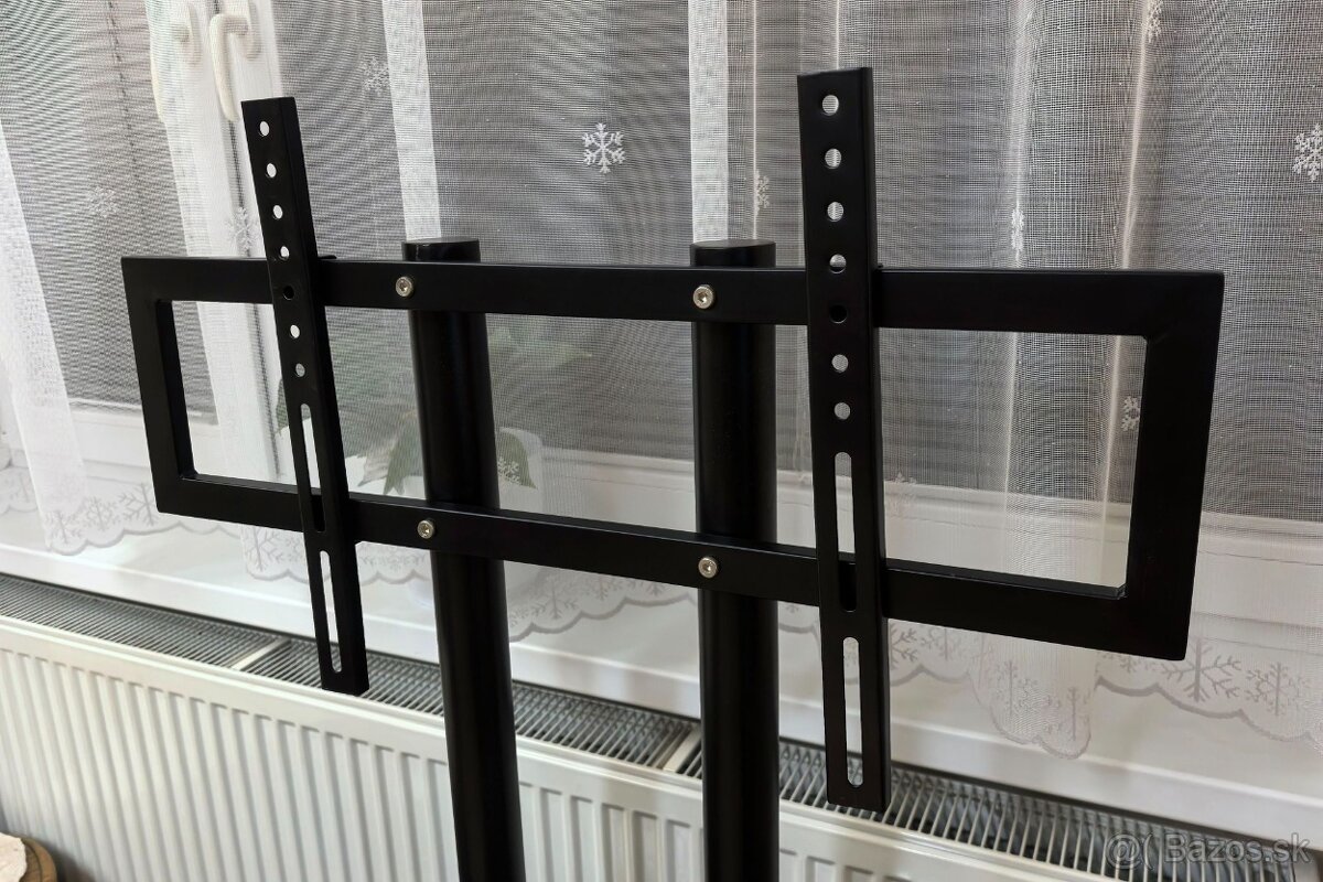 Sklenený TV stolík - 4