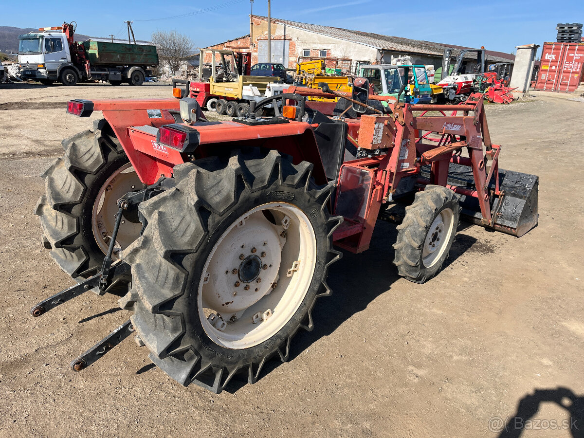 Malotraktor YANMAR FX32D s čelným nakladačom - 4