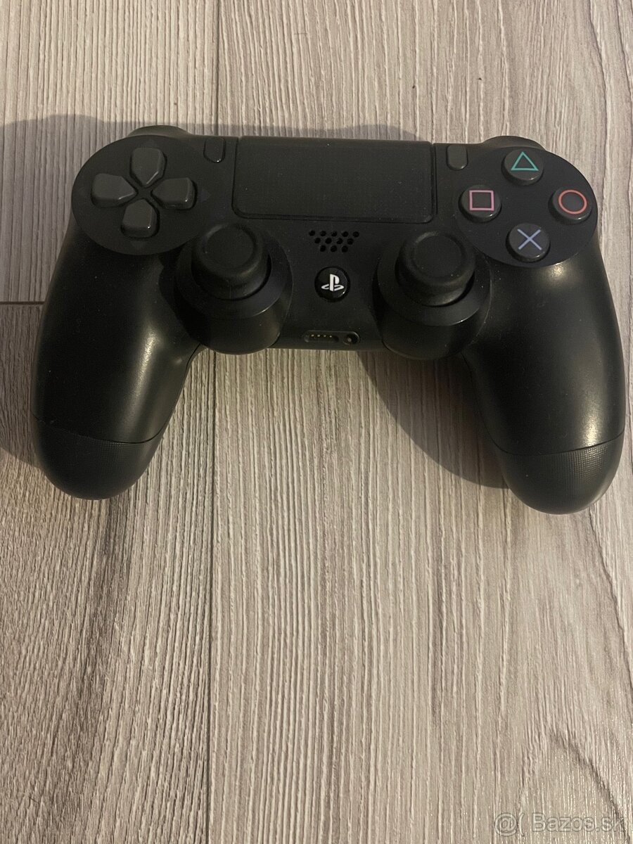 Play Station 4 Pro - 4