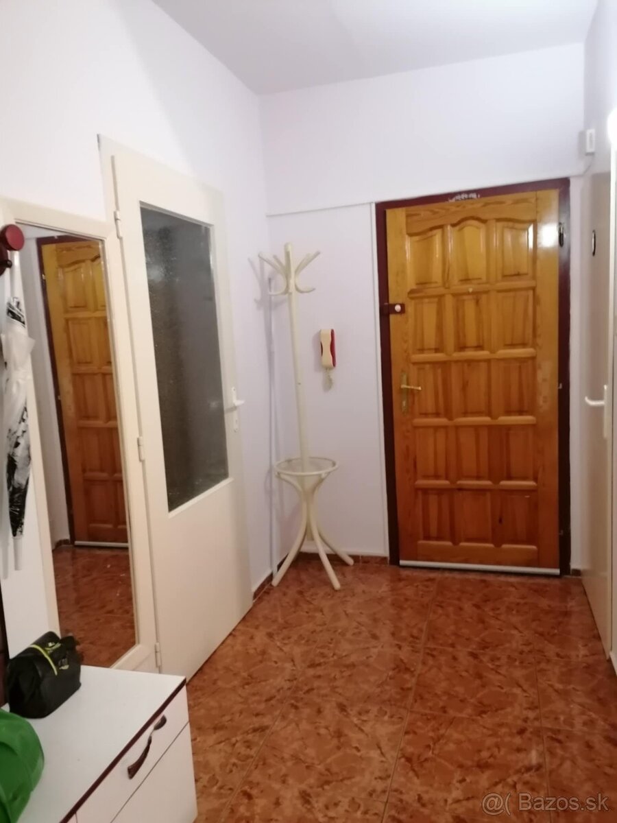 3 izbový byt s balkónom na PREDAJ - VII.sídl. Komárno - 4