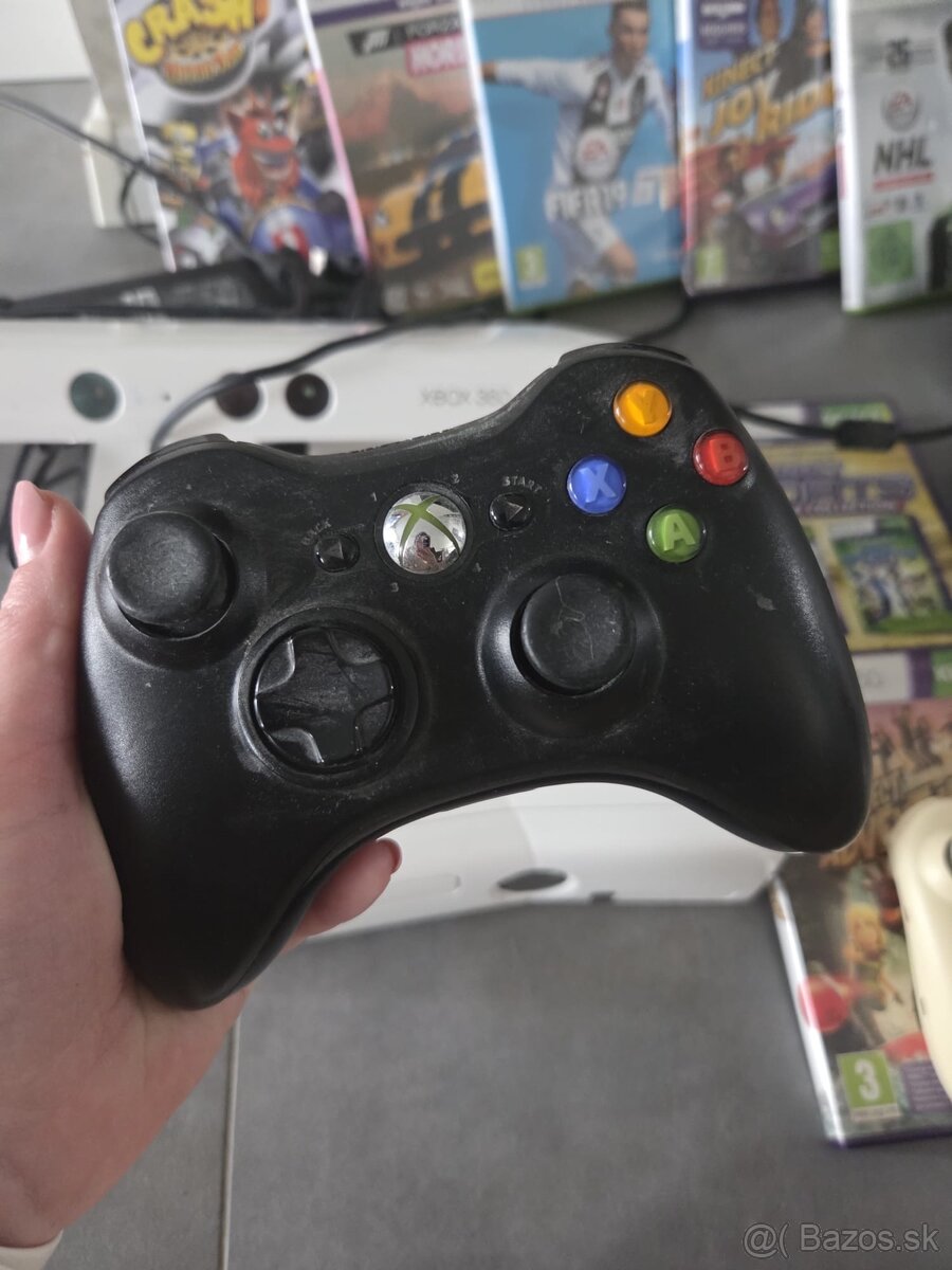 Xbox 360 + Kinect + 2 ovládače + 10 hier - 4