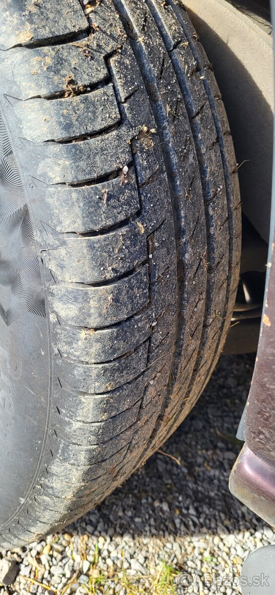 Nissan Pathfinder 3,0 V6 - 4