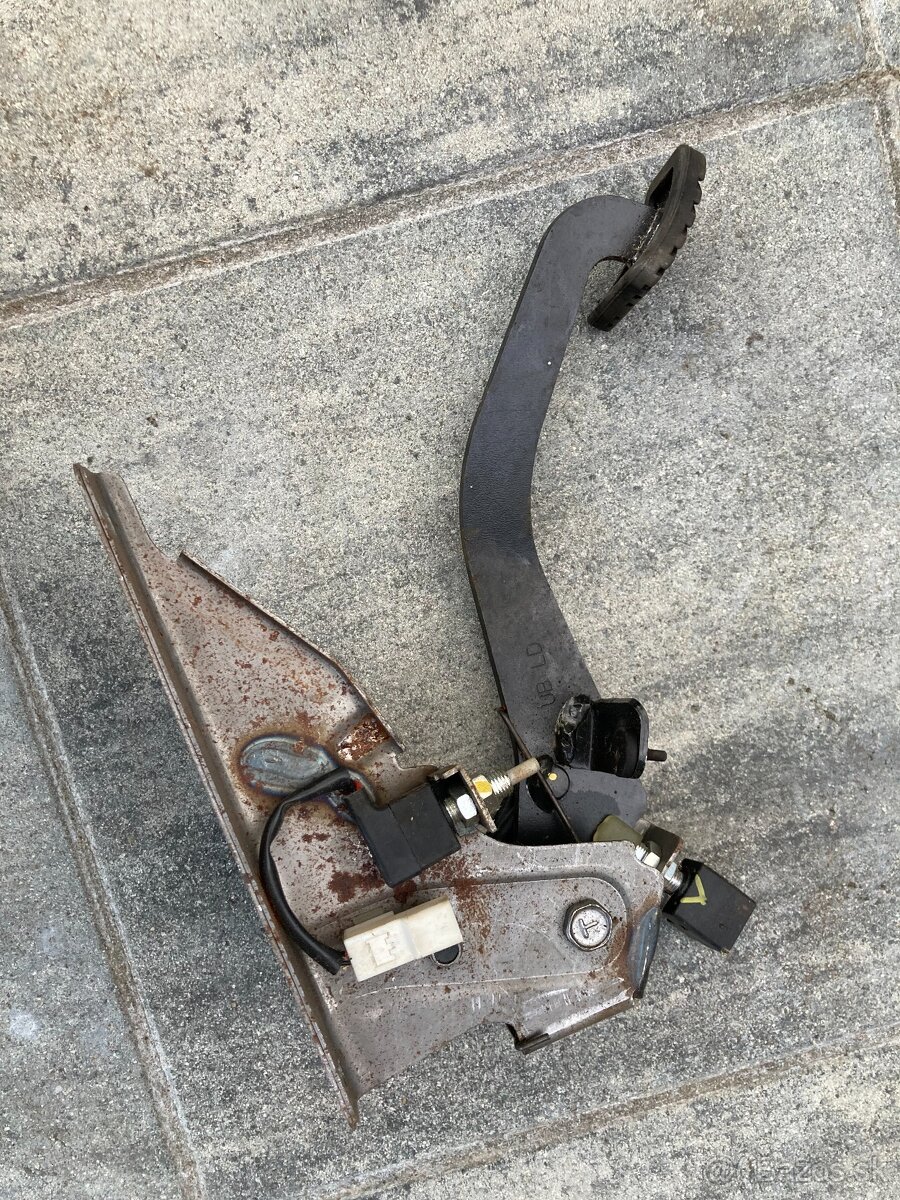 Kia rio 2012 - Interierové komponenty a časti. - 4