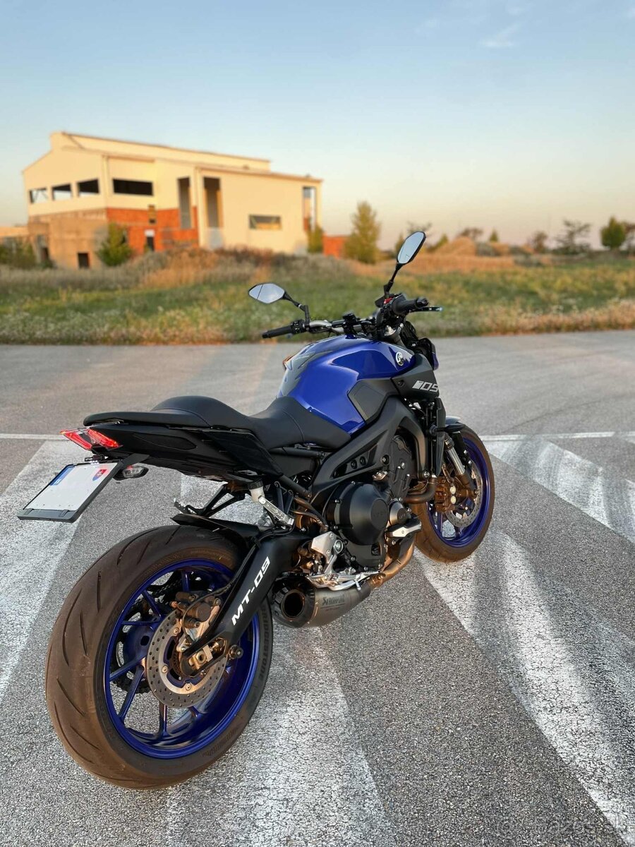 YAMAHA MT-09 AKRAPOVIC - 4