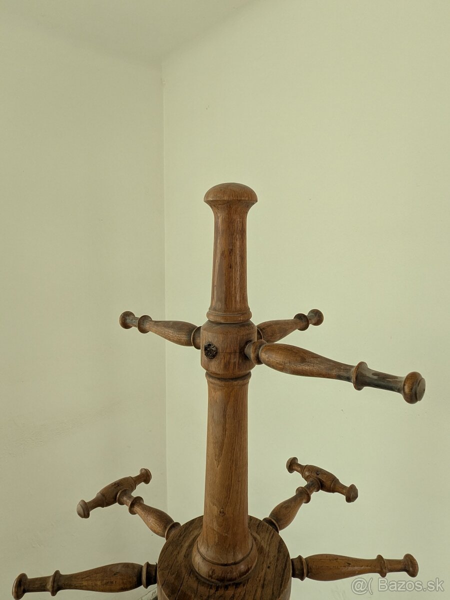 Stojanový vešiak - 4