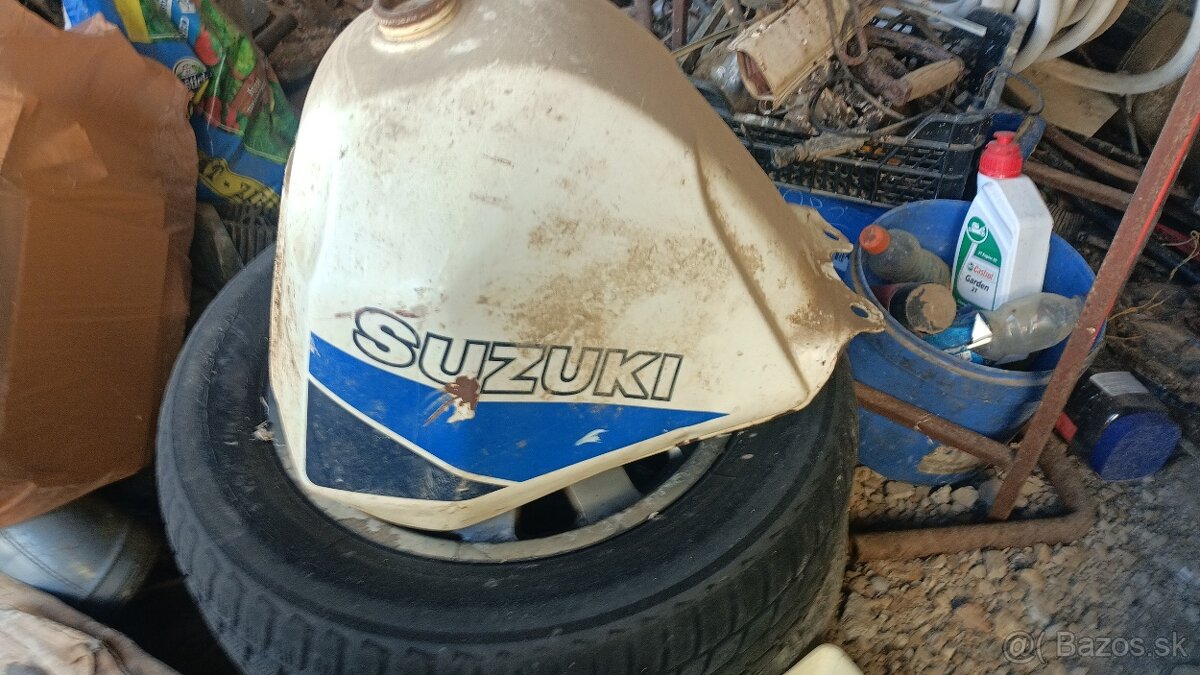 Suzuki DR600 - 4