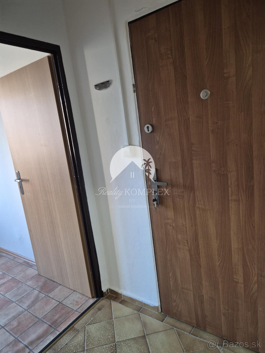 Reality KOMPLEX s.r.o., Vám ponúka na PREDAJ 1 izbový byt na - 4