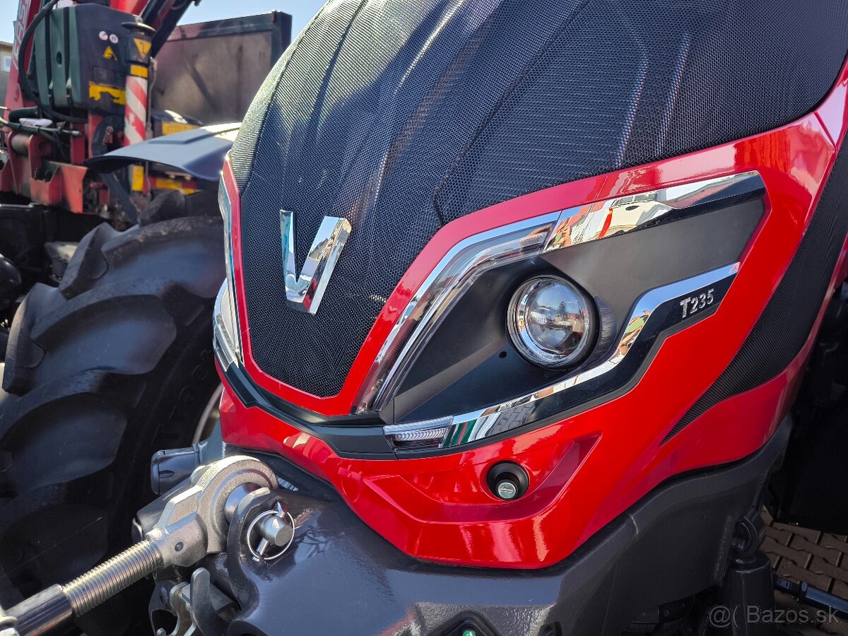 Traktor Valtra T235 Versu s otočným riadením Twin-Trac - 4