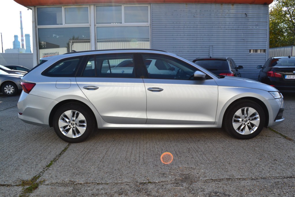 Škoda Octavia Combi 2.0 TDI DSG Virtual Cocpit - 4
