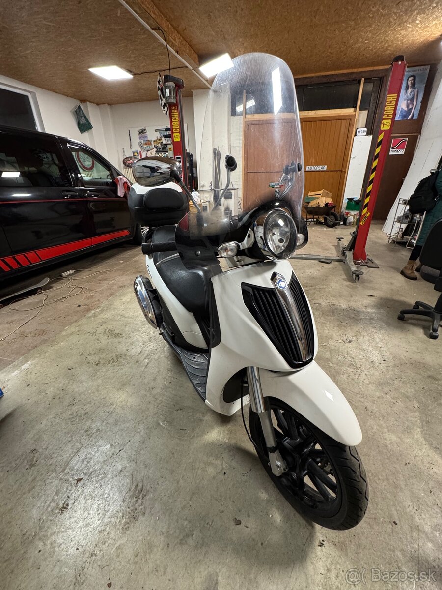 Piaggio Carnaby 300 - 4