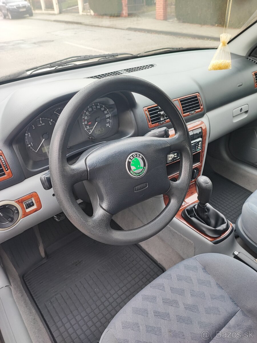 Škoda Octavia 1.6i - 4