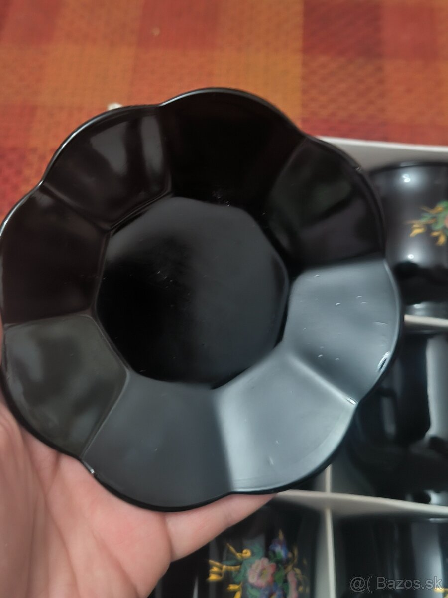 Sada šálok z čierneho skla - 4