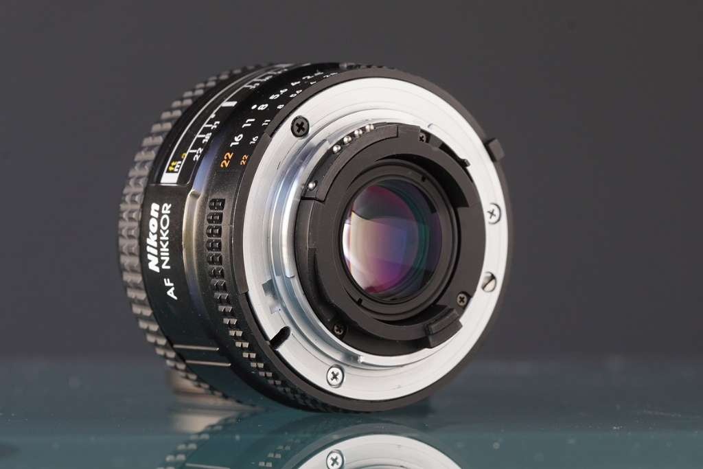 Objektiv na NIKON AF Nikkor 24 mm f/2.8D - 4