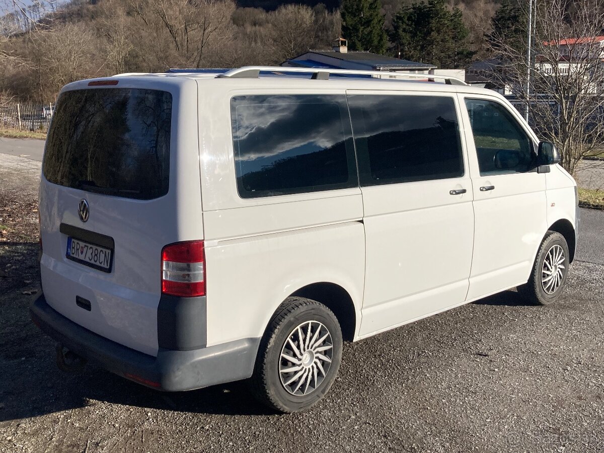 VW Transporter T5.1 2.0 TDi 9 miest 2012 - 4