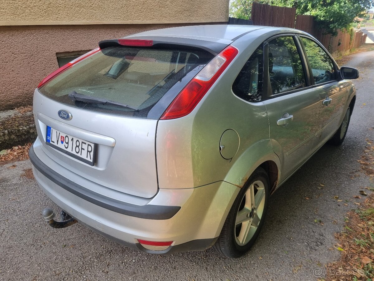 FORD FOCUS 1.6i ROK 2006 - 4