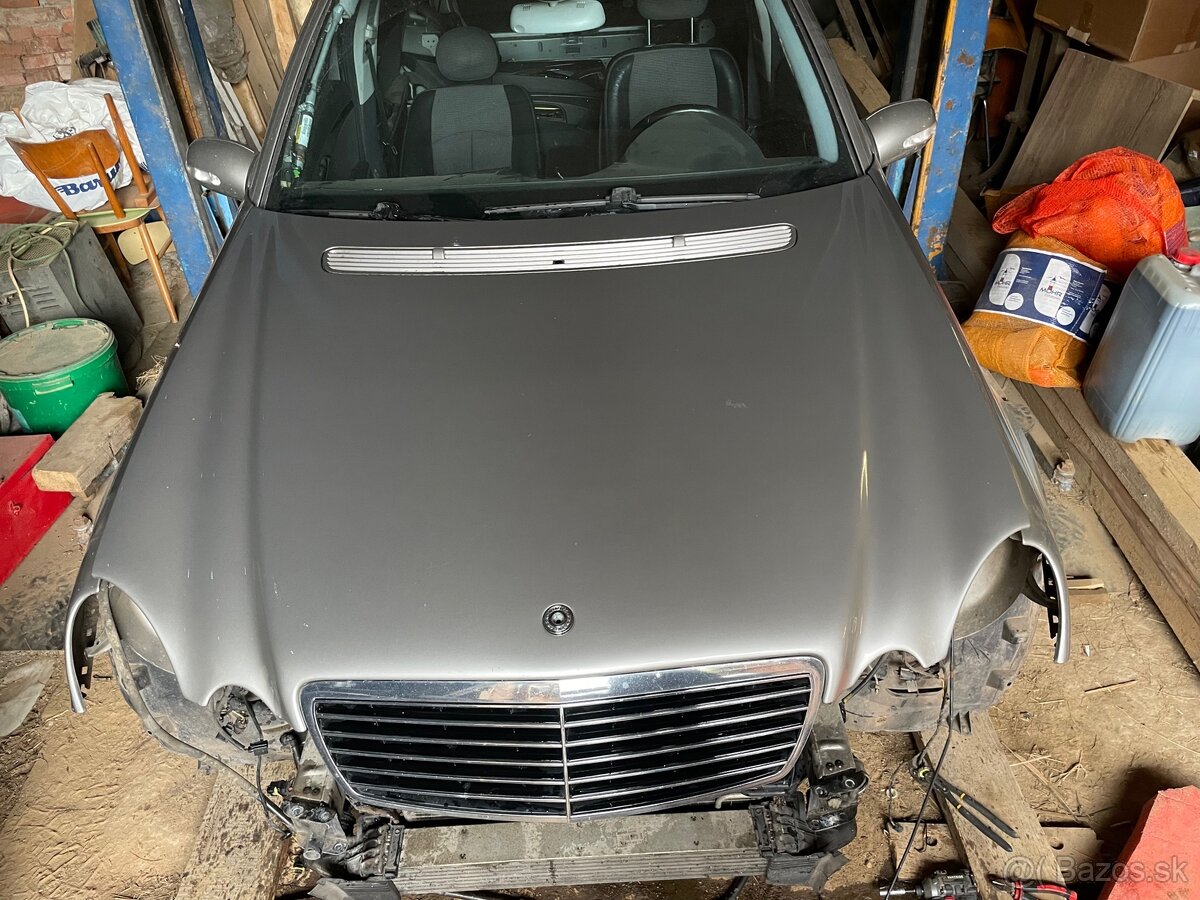 Mercedes W211 maska - 4