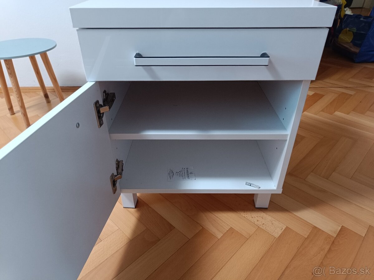 Nočný stolík - 4