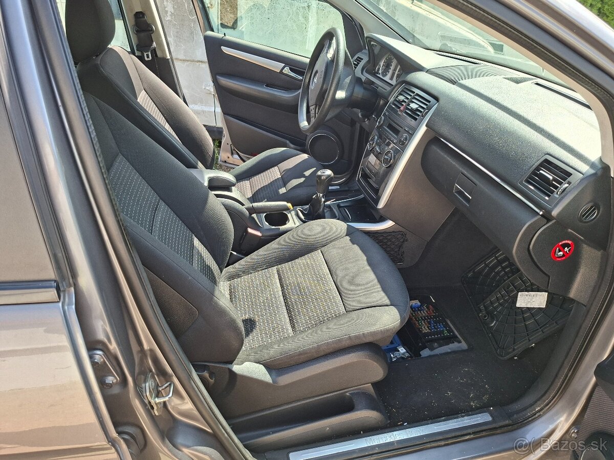Mercedes b180 benzín 85kw - 4