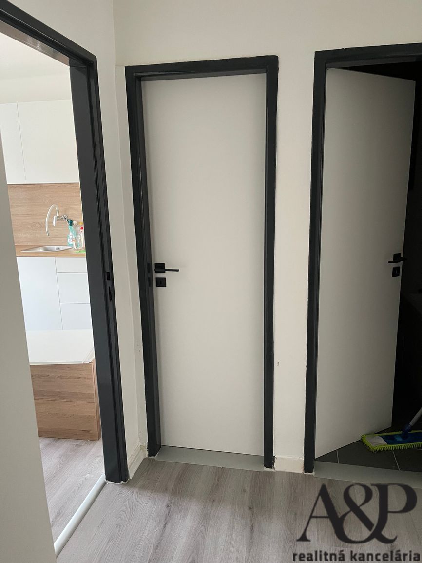 NA PRENÁJOM 2 IZB. BYT S BALKÓNOM V CENTRE, 57M2, HURBANOVA - 4