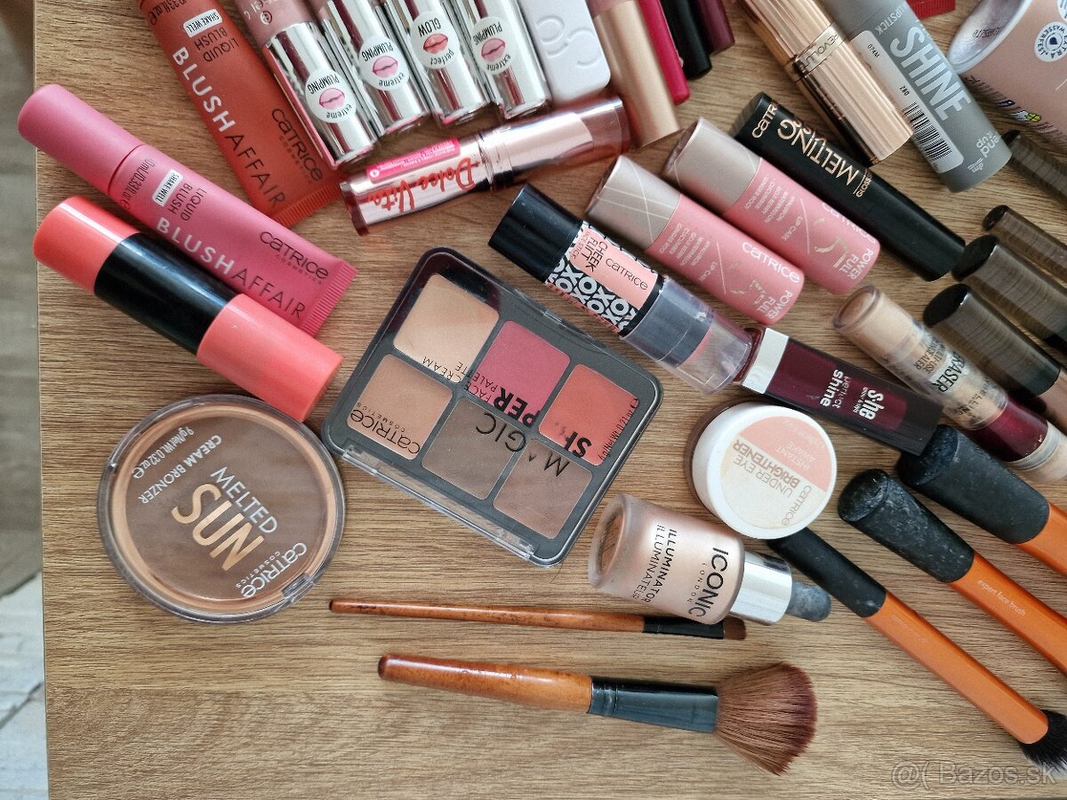 Veľký balík kozmetiky a štetcov - 4