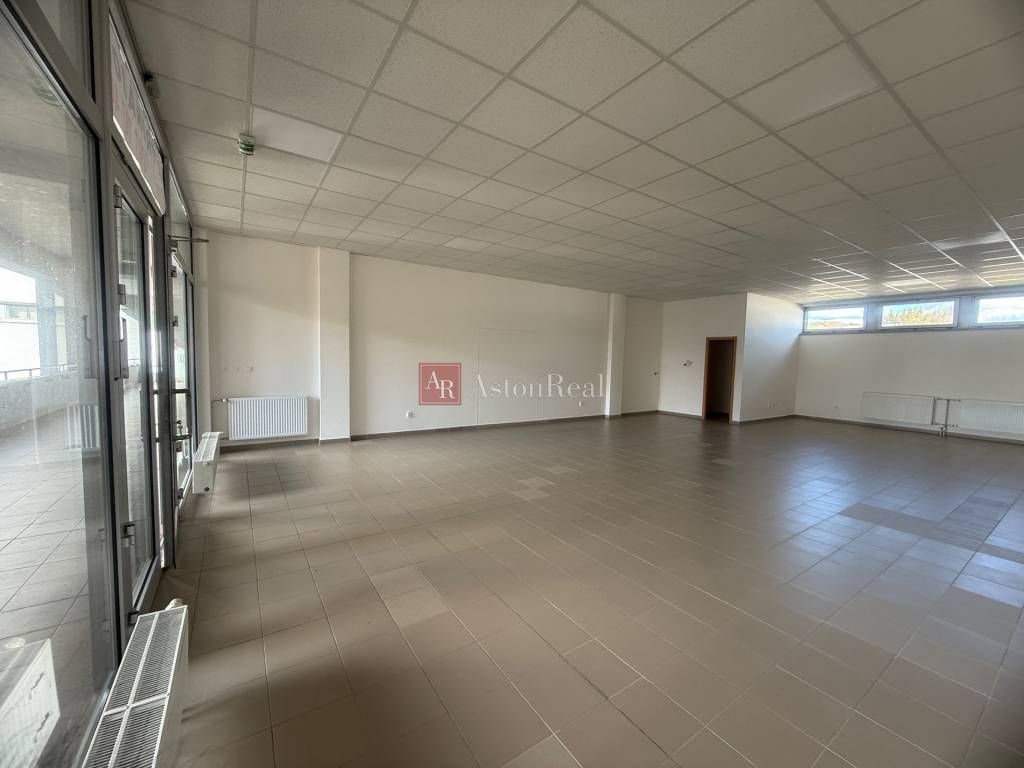 Na prenájom zrekonštruované obchodné priestory v komplexe Dv - 4