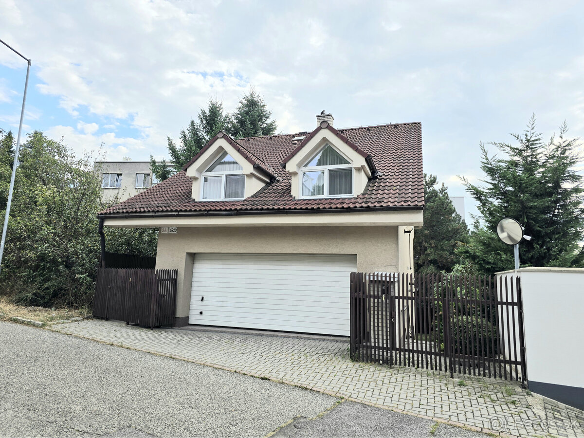 Na predaj Dvojgeneračný rodinný dom s dvomi vchodmi 2 a 5 iz - 4