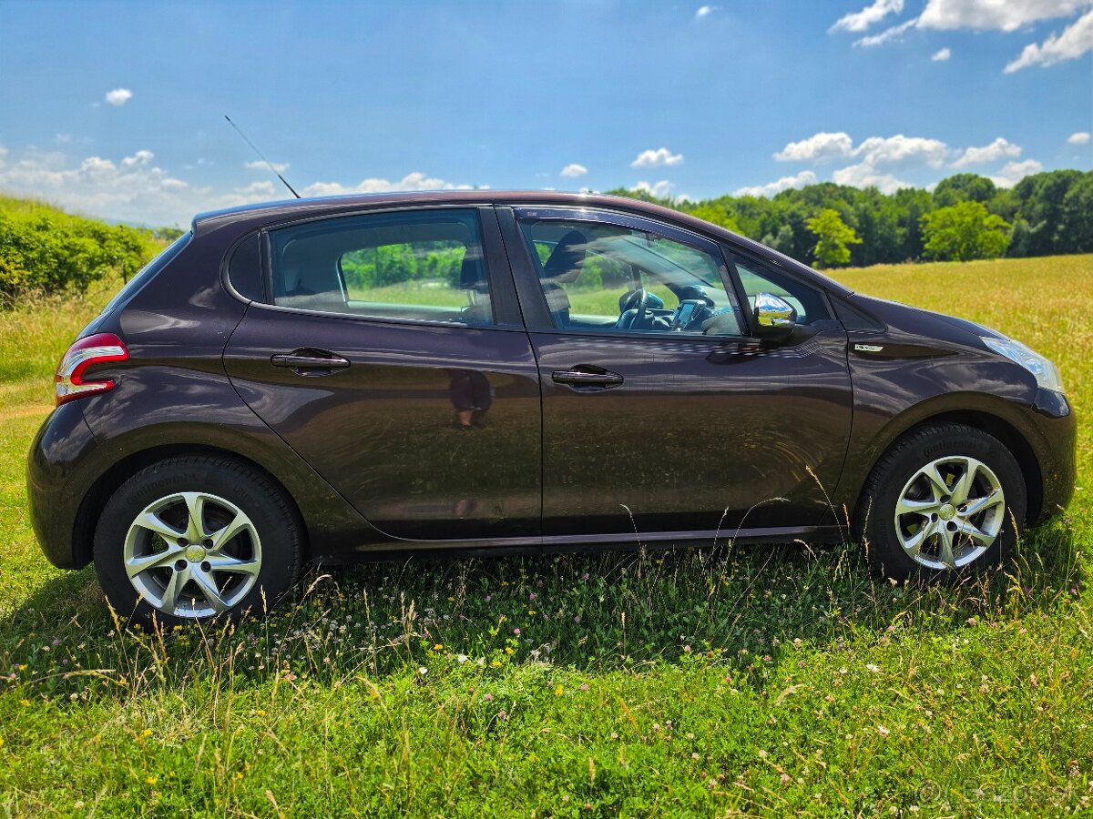 Peugeot 208/ 1.2 / 60kW/ M5 - 4